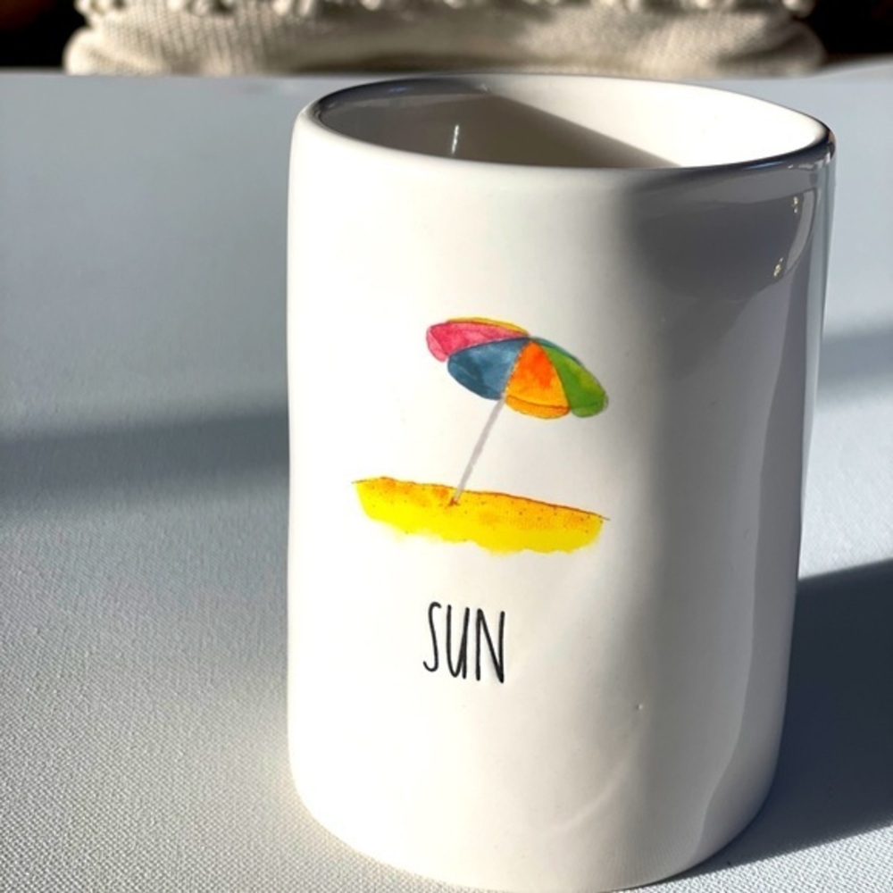 Summer time!!! Rae Dunn Summer Breeze scented candle New